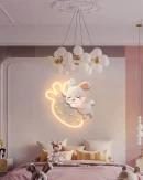 Lampada da Parete LED a Forma di Coniglio Fragola per Camera Bambina - Illuminazione Decorativa in Acrilico