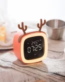 Sveglia per Bambini con Luce Notturna Cute-TV - Orologio da Scrivania Ricaricabile e Funzionale